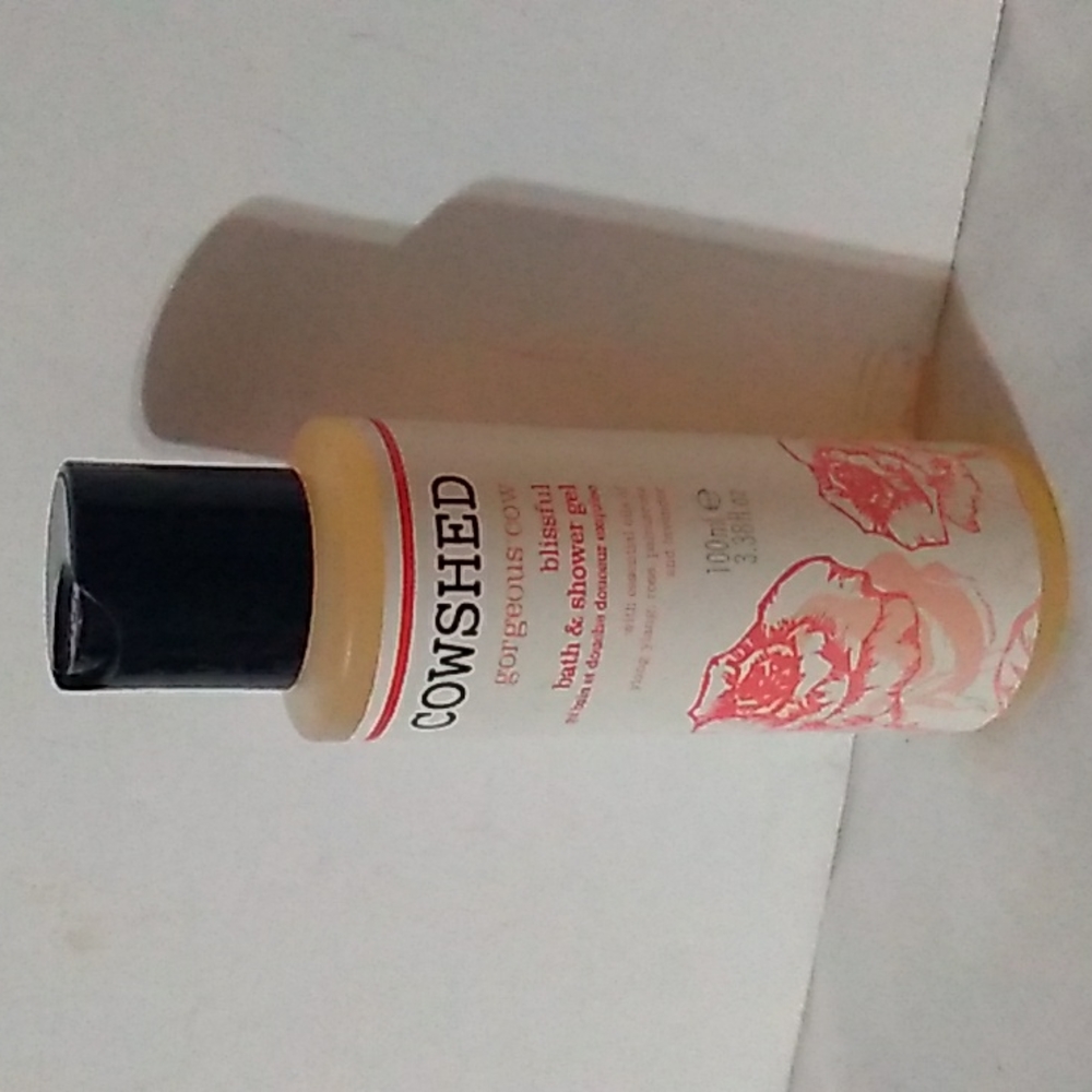 NEW, Cowshed blissful bath & shower gel